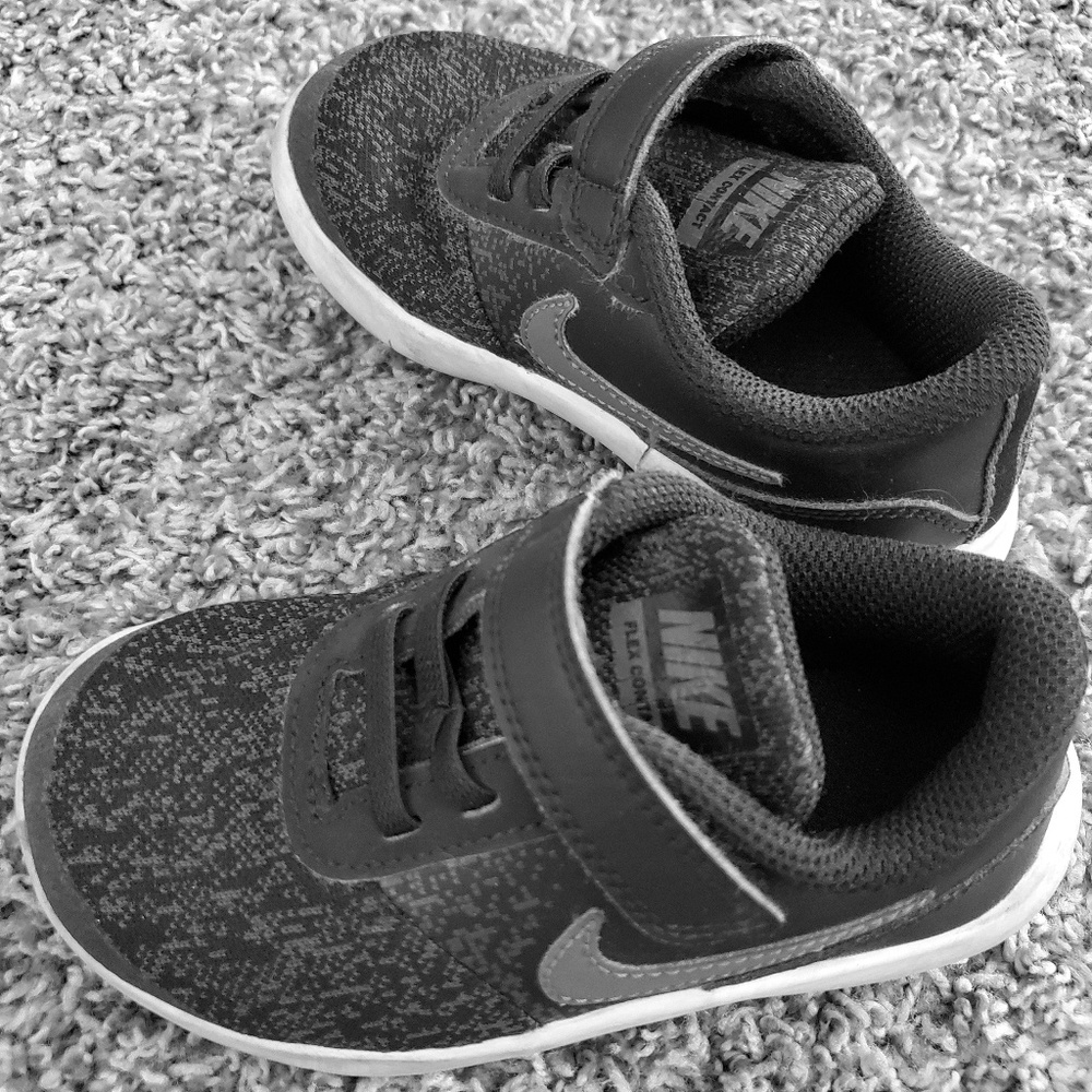 Nike tennis shoes